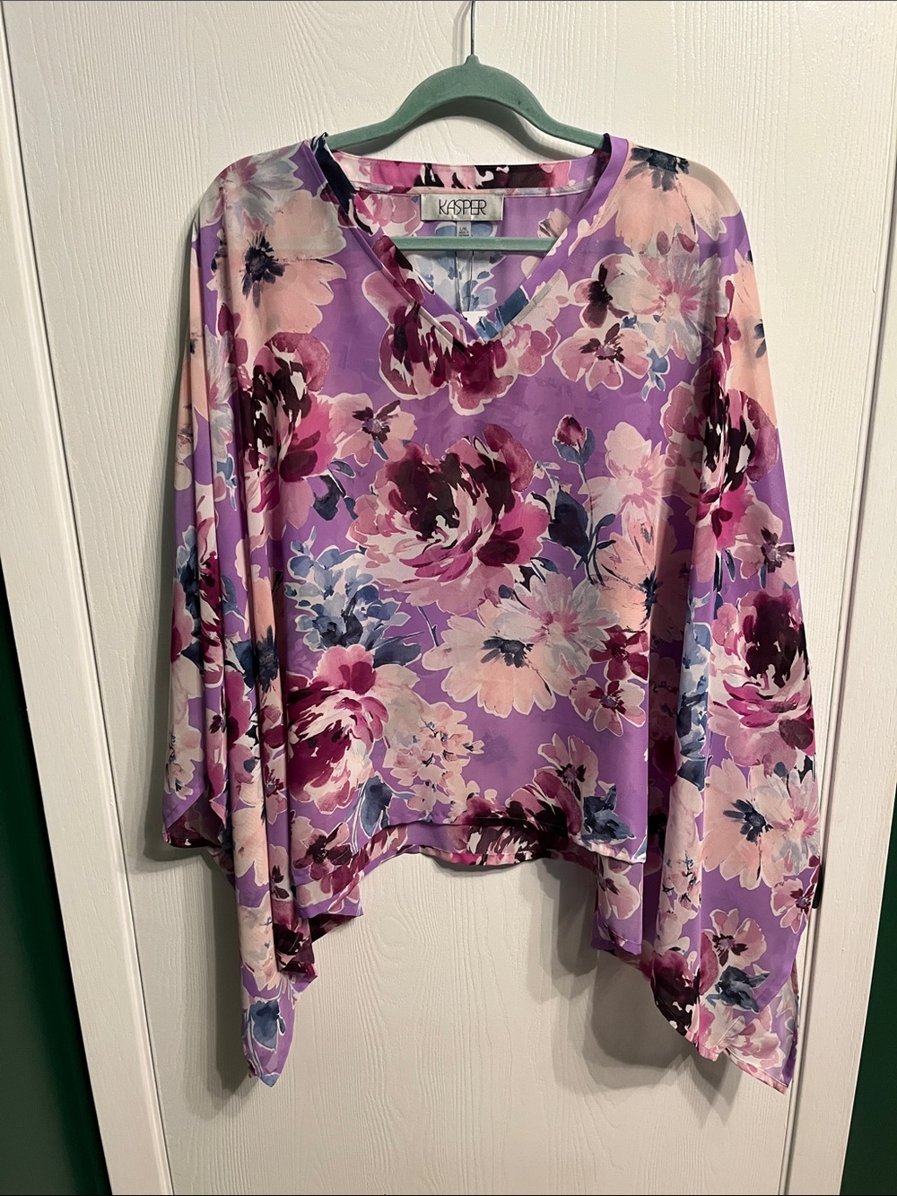 NWT Kasper floral shawl! This purple and pink piece is a size large/XL!